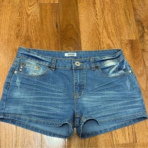BLUE CRUSH STUY DENIM SHORTS IN SIZE 11